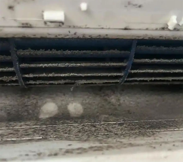 伊宁空调吹的风有股烧焦味是怎么回事